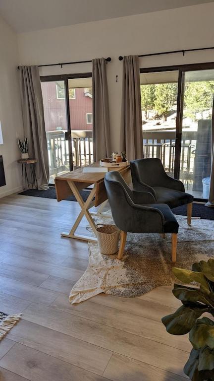 Cozy Condo Walking Distance To Village And Gondola W/ Pool/ Jacuzzi Sleeps 4. Mammoth Lakes Exterior photo